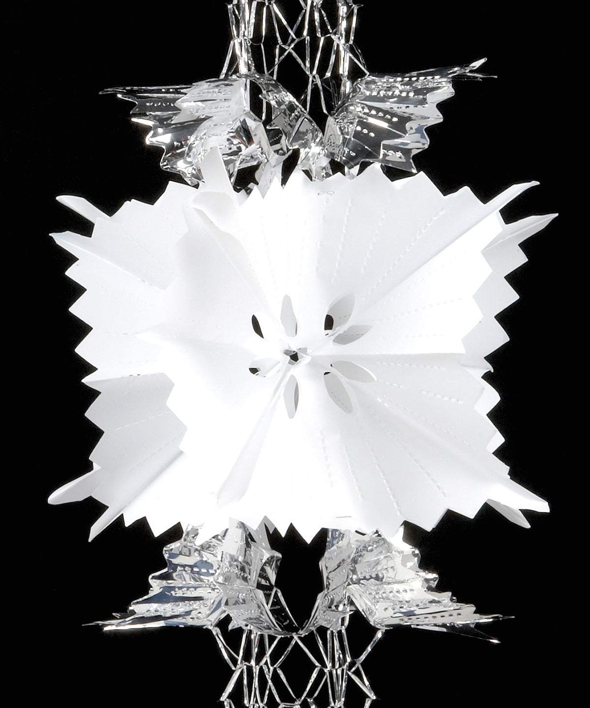 White - 4 section garland - GarmentEmbroidery