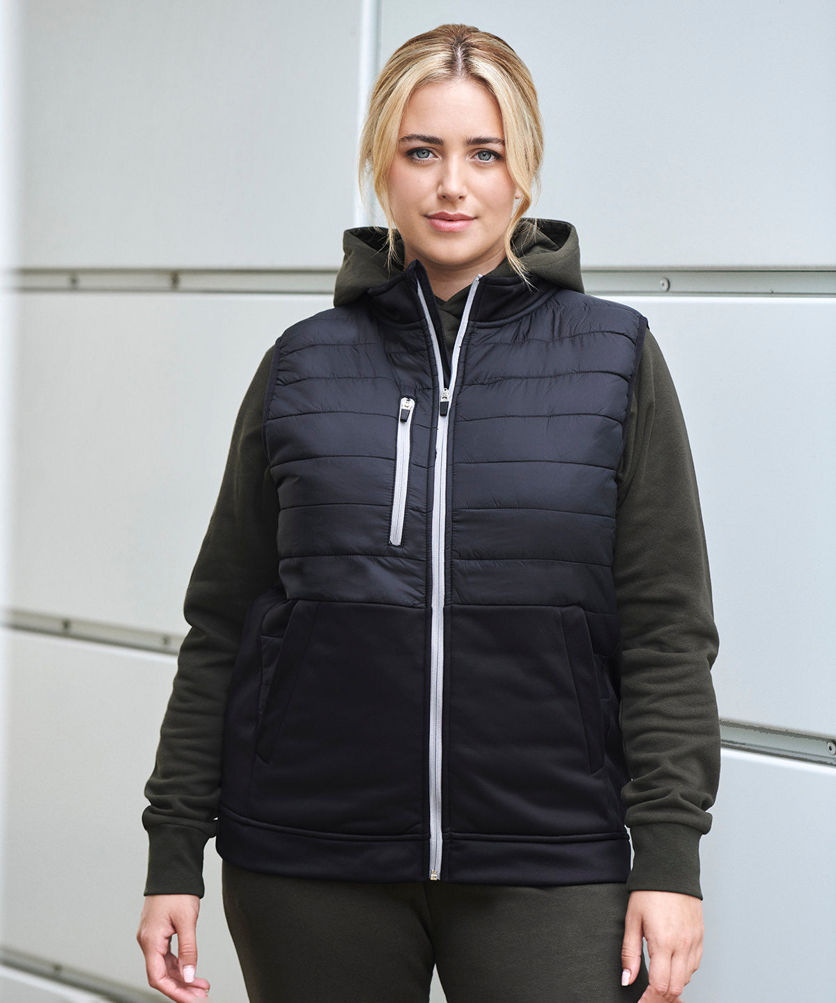 Black - Unisex padded sports gilet - GarmentEmbroidery